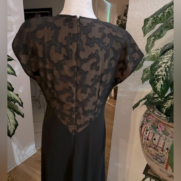 Jeffrey and Dara Evenings by Tom Barra with Black Lace size 8 - Picture 6 of 10
